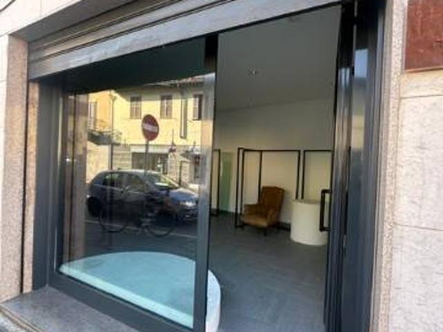 Locale Commerciale in affitto a Gorgonzola, Lombardia