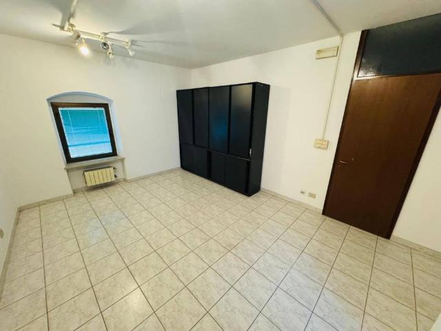 Locale Commerciale in affitto a San Rocco / Podturn, Gorizia