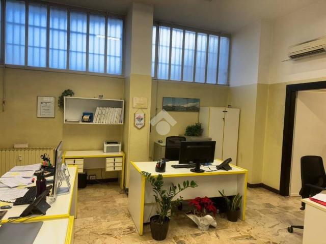 Locale Commerciale in affitto a Gorlago, Lombardia