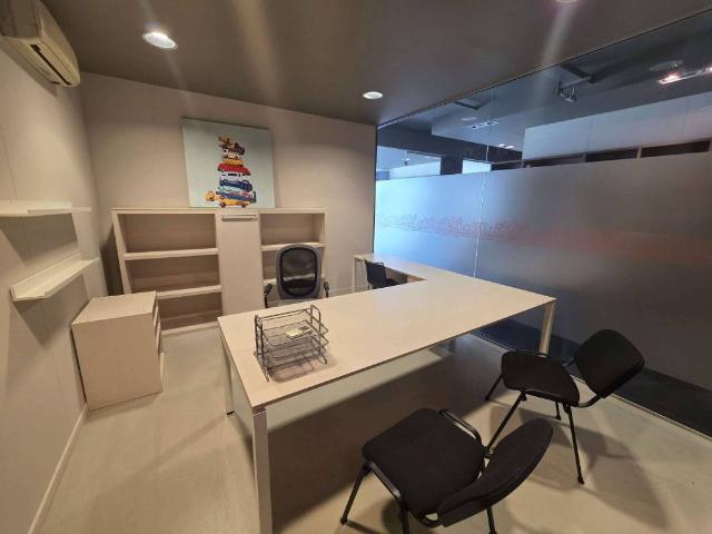 Locale Commerciale in affitto a Gorlago, Lombardia