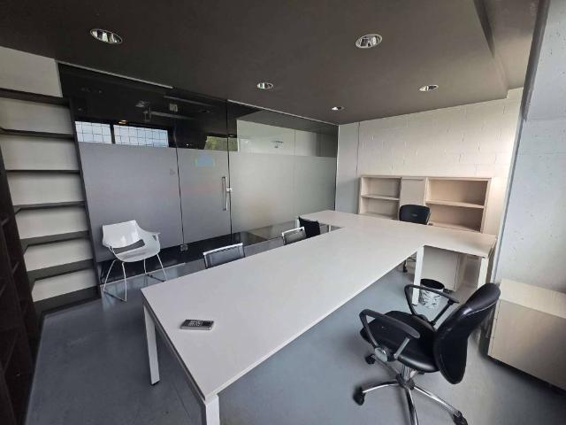 Locale Commerciale in affitto a Gorlago, Lombardia