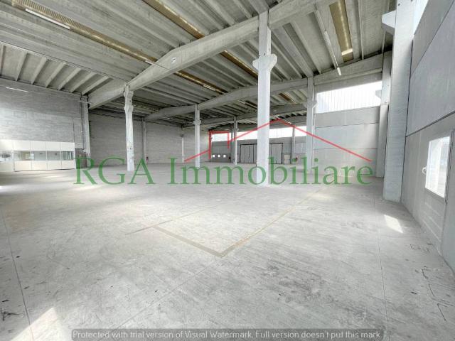 Locale Commerciale in affitto a Gorlago, Lombardia