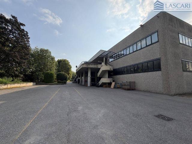 Locale Commerciale in affitto a Gorle, Bergamo