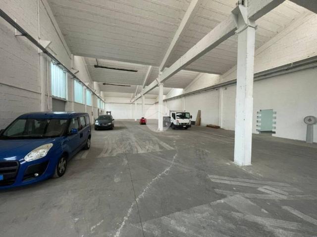 Locale Commerciale in affitto a Gorle, Lombardia