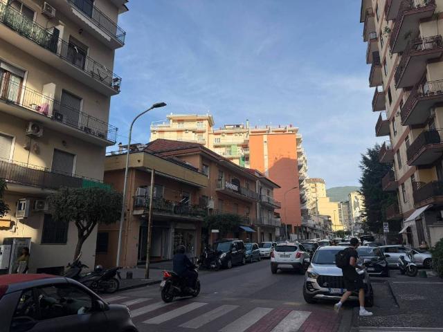 Locale Commerciale in affitto a Gragnano, Napoli