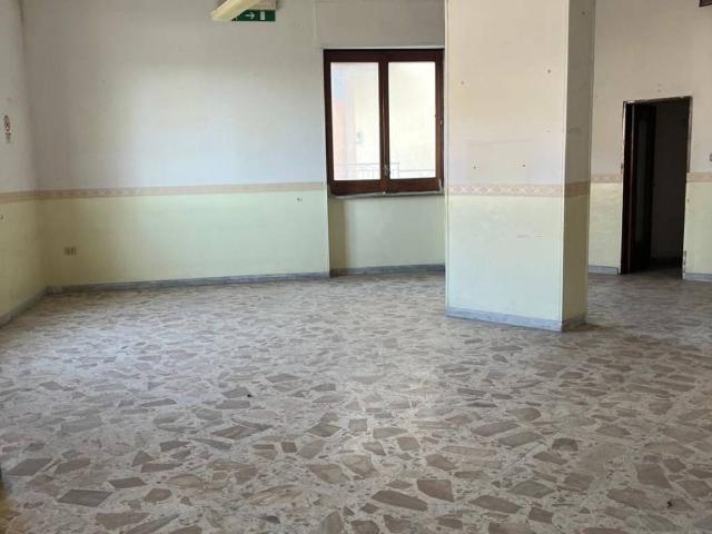 Locale Commerciale in affitto a Gragnano, Campania