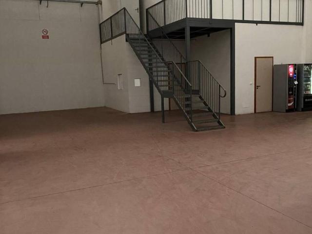 Locale Commerciale in affitto a Unione Terre di Pianura, Granarolo Dell'emilia