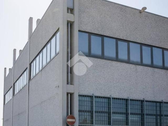 Locale Commerciale in affitto a Unione Terre di Pianura, Granarolo Dell'emilia
