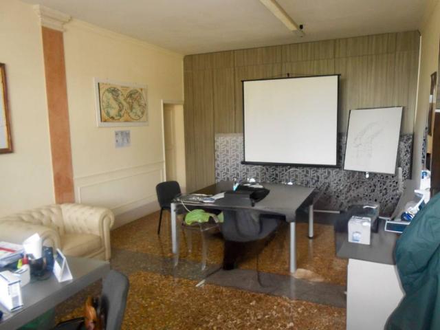 Locale Commerciale in affitto a Unione Terre di Pianura, Granarolo Dell'emilia