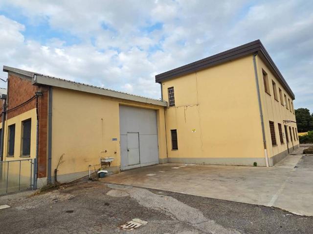 Locale Commerciale in affitto a Unione Terre di Pianura, Granarolo Dell'emilia