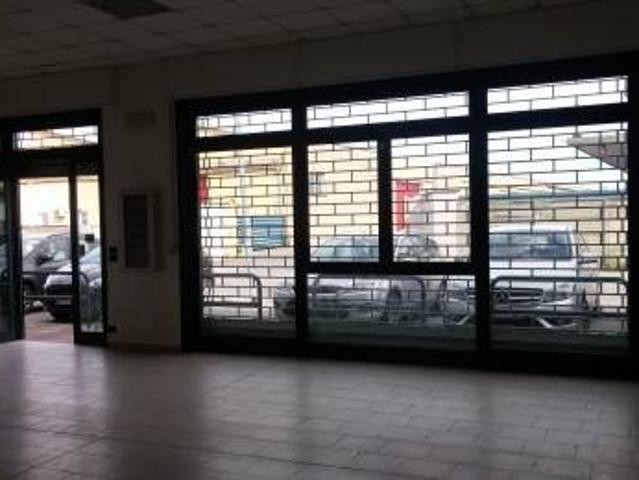 Locale Commerciale in affitto a Unione Terre di Pianura, Granarolo Dell'emilia