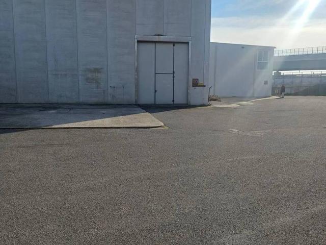Locale Commerciale in affitto a Grandate, Lombardia
