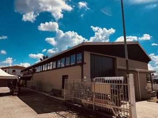 Locale Commerciale in affitto a Grandate, Como