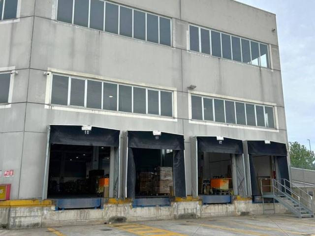 Locale Commerciale in affitto a Grandate, Lombardia