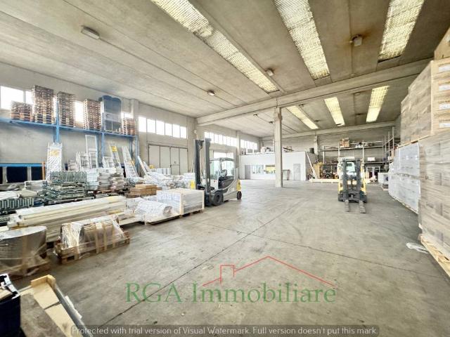 Locale Commerciale in affitto a Grassobbio, Lombardia