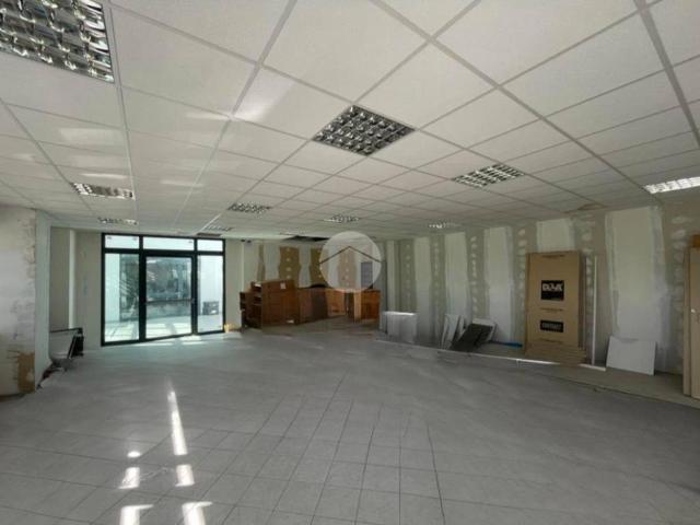 Locale Commerciale in affitto a Grassobbio, Lombardia