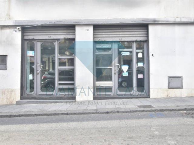 Locale Commerciale in affitto a Gravina Di Catania, Sicilia