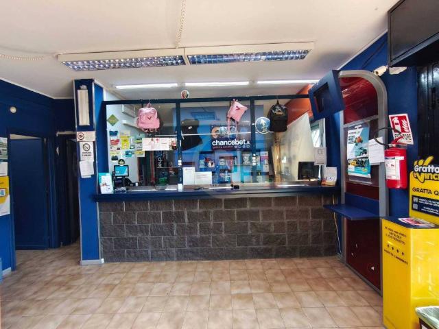 Locale Commerciale in affitto a Gravina Di Catania, Sicilia