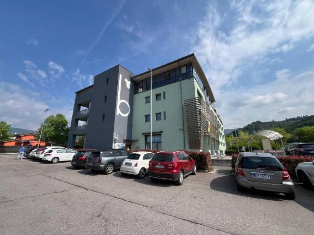 Locale Commerciale in affitto a Grezzana, Veneto