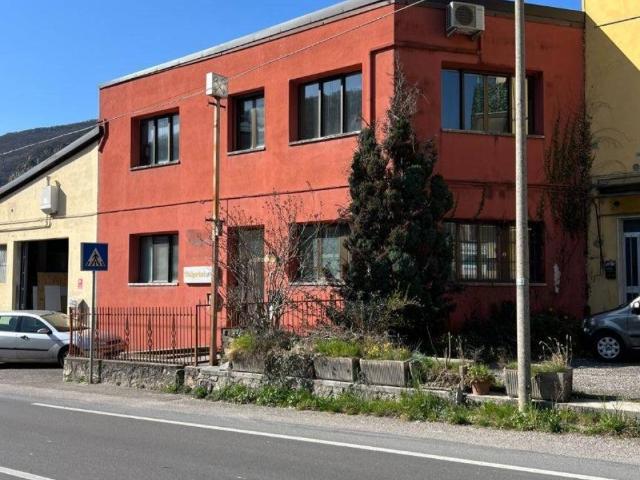 Locale Commerciale in affitto a Grezzana, Veneto