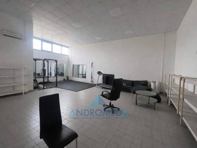 Locale Commerciale in affitto a Gricignano Di Aversa, Campania