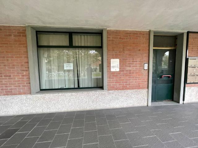 Locale Commerciale in affitto a Gropello Cairoli, Lombardia