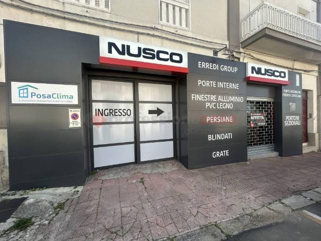 Locale Commerciale in affitto a Puglia, Taranto