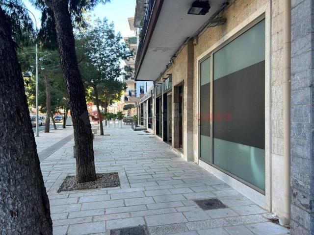 Locale Commerciale in affitto a Puglia, Taranto