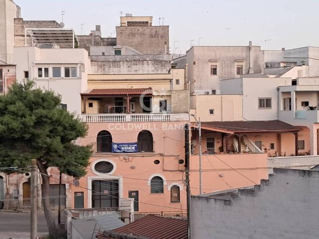 Locale Commerciale in affitto a Puglia, Taranto