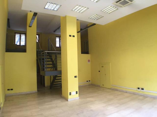 Locale Commerciale in affitto a Piemonte, Torino