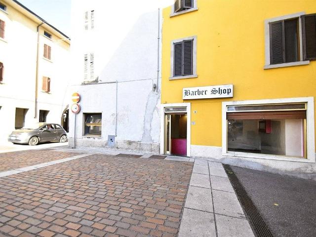 Locale Commerciale in affitto a Grumello Del Monte, Lombardia