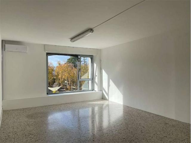 Locale Commerciale in affitto a Gualdo Tadino, Perugia