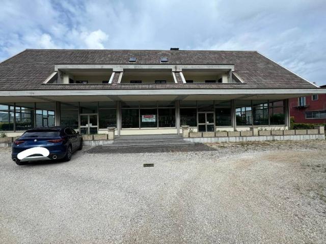 Locale Commerciale in affitto a Gualdo Tadino, Perugia