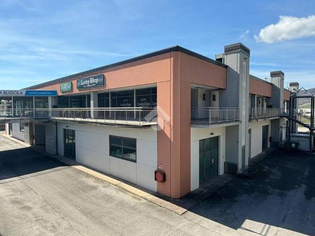 Locale Commerciale in affitto a Madonna del Gambero, Gualdo Tadino