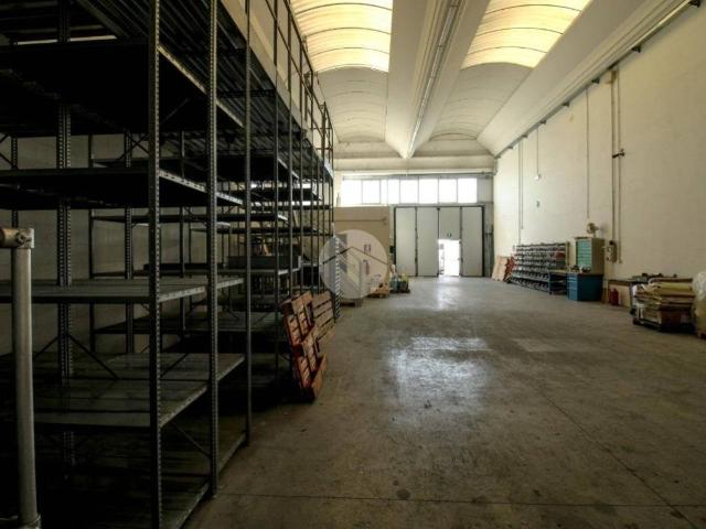 Locale Commerciale in affitto a Somaglia, Lombardia