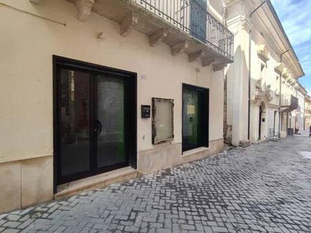 Locale Commerciale in affitto a Guardiagrele, Abruzzo