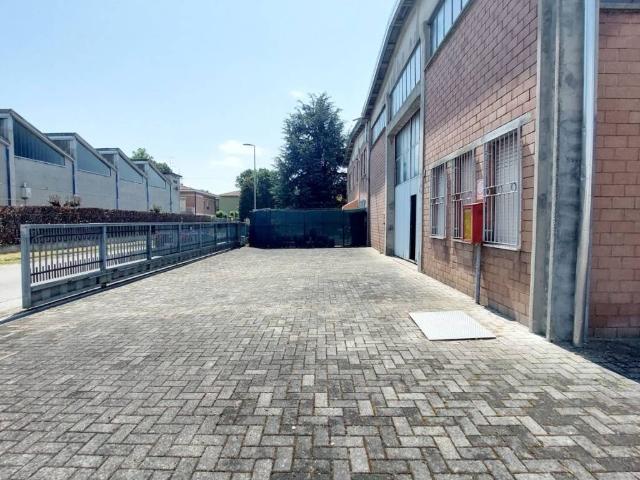 Locale Commerciale in affitto a Bassa Reggiana, Re
