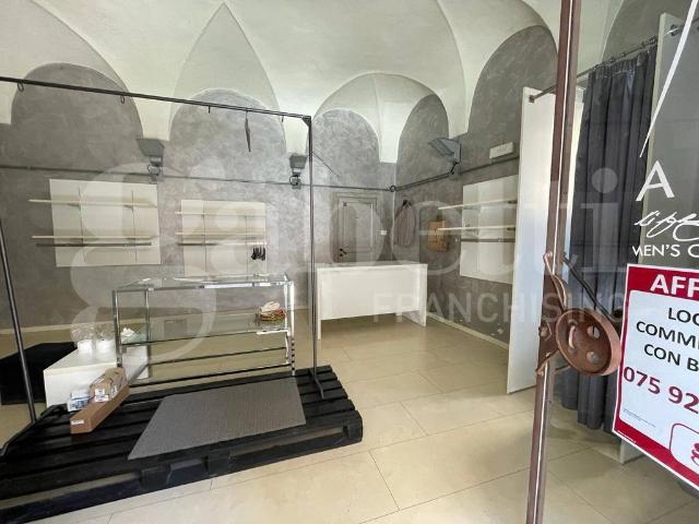 Locale Commerciale in affitto a Sant'Ubaldo, Gubbio