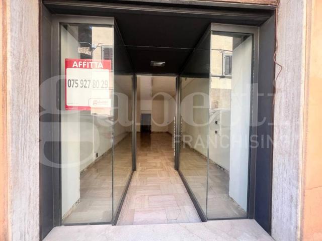 Locale Commerciale in affitto a Gubbio, Umbria