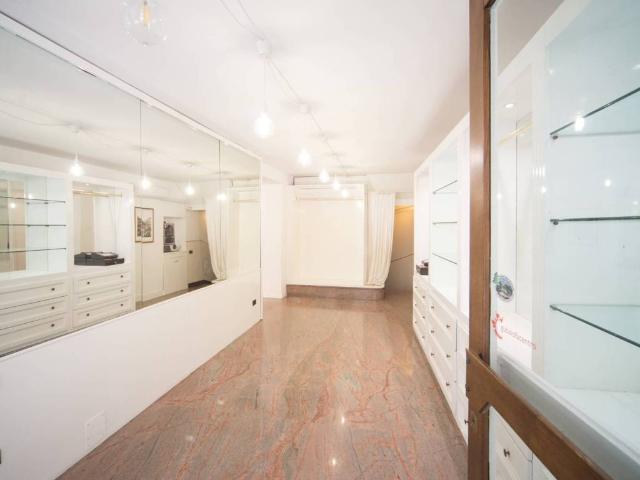 Locale Commerciale in affitto a Gubbio, Perugia