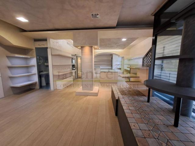 Locale Commerciale in affitto a Guidizzolo, Lombardia