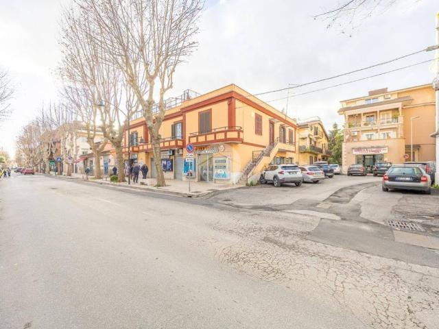 Locale Commerciale in affitto a Guidonia Montecelio, Roma Capitale