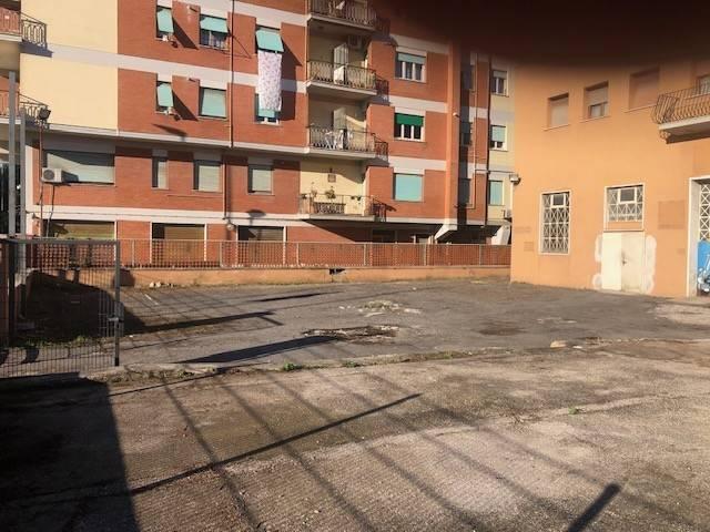 Locale Commerciale in affitto a Guidonia Montecelio, Roma Capitale