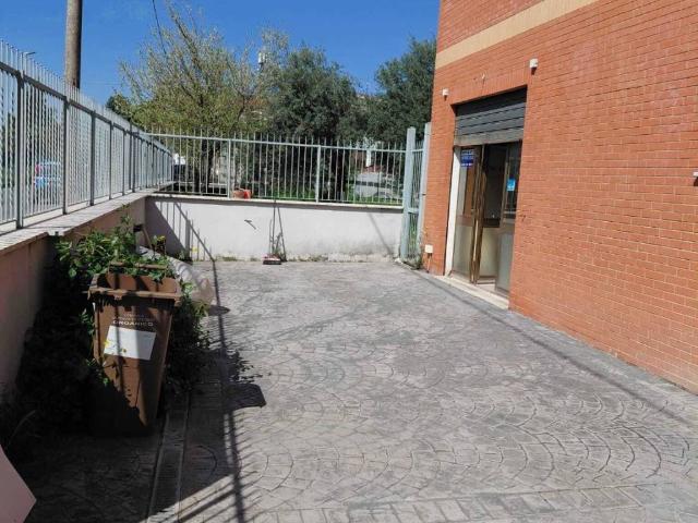 Locale Commerciale in affitto a Guidonia Montecelio, Roma Capitale