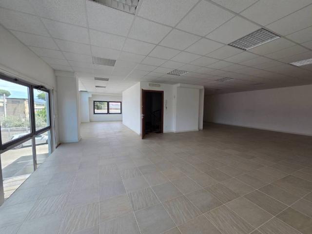 Locale Commerciale in affitto a Guidonia Montecelio, Roma Capitale