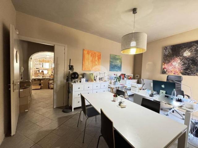 Locale Commerciale in affitto a Sale, Gussago
