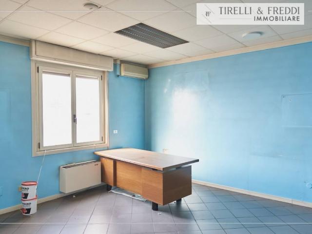 Locale Commerciale in affitto a Sale, Gussago