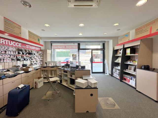 Locale Commerciale in affitto a Sale, Gussago