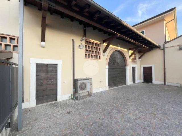 Locale Commerciale in affitto a Casaglio, Gussago