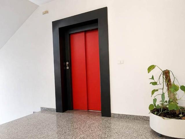 Locale Commerciale in affitto a Nuovo Circondario Imolese, Imola